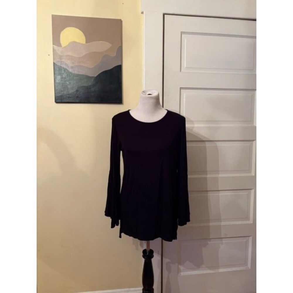 Agnes & Dora black bell sleeve top tunic soft modal stretchy fabric keyhole back